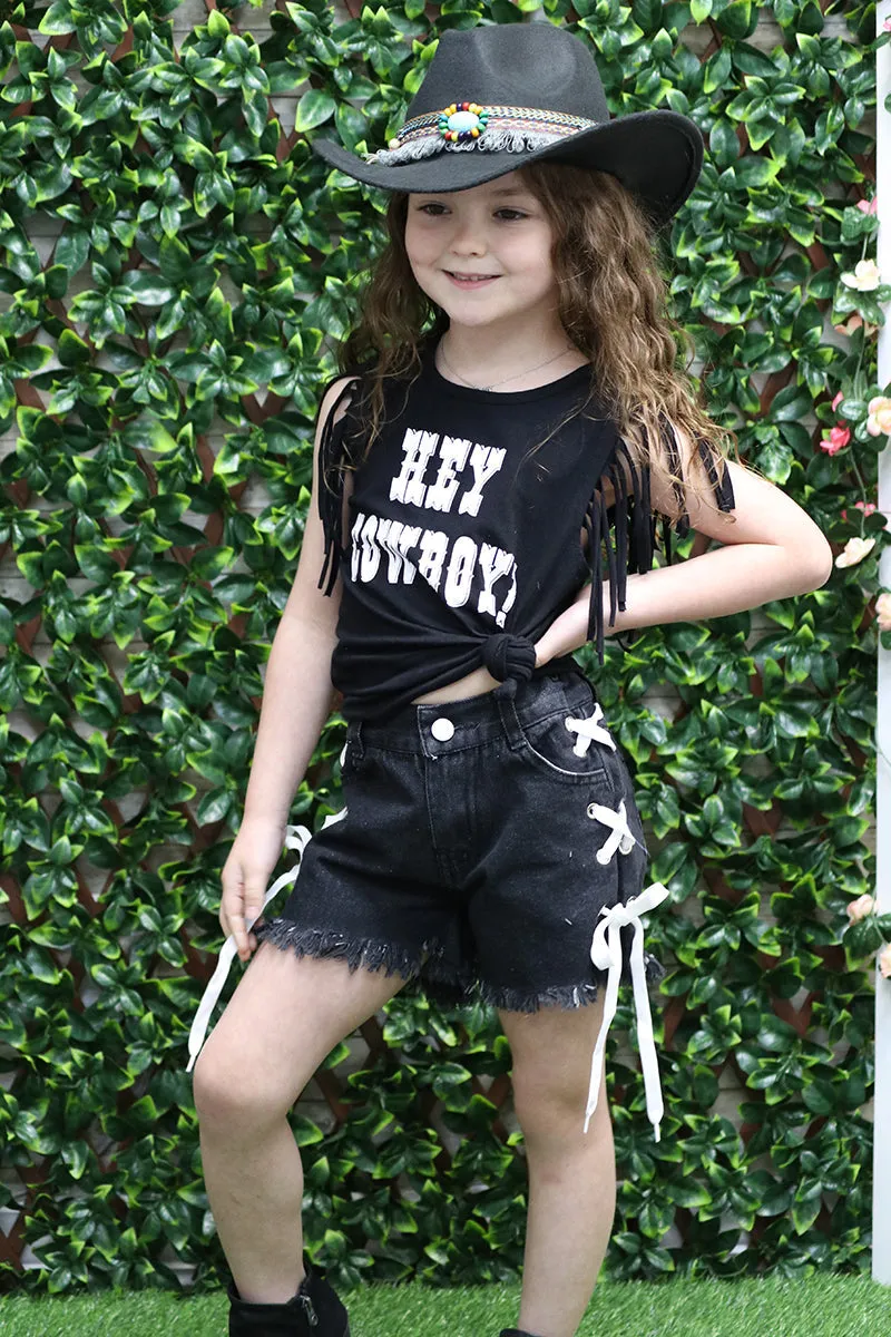 BLACK CRISS CROSS DETAIL DENIM SHORTS. LC-PN-2115908-WENDY