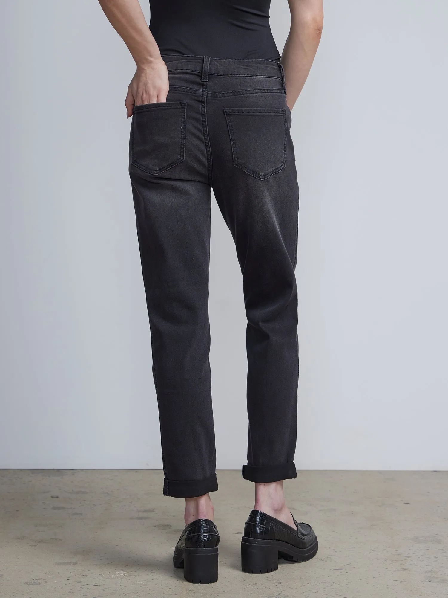 Mid-Rise Slim Boyfriend Jeans - Black