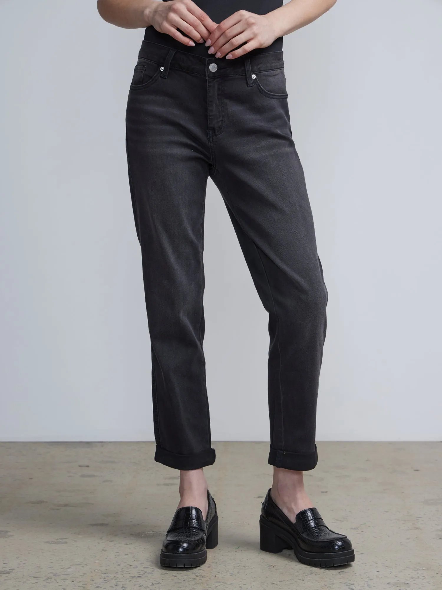 Mid-Rise Slim Boyfriend Jeans - Black