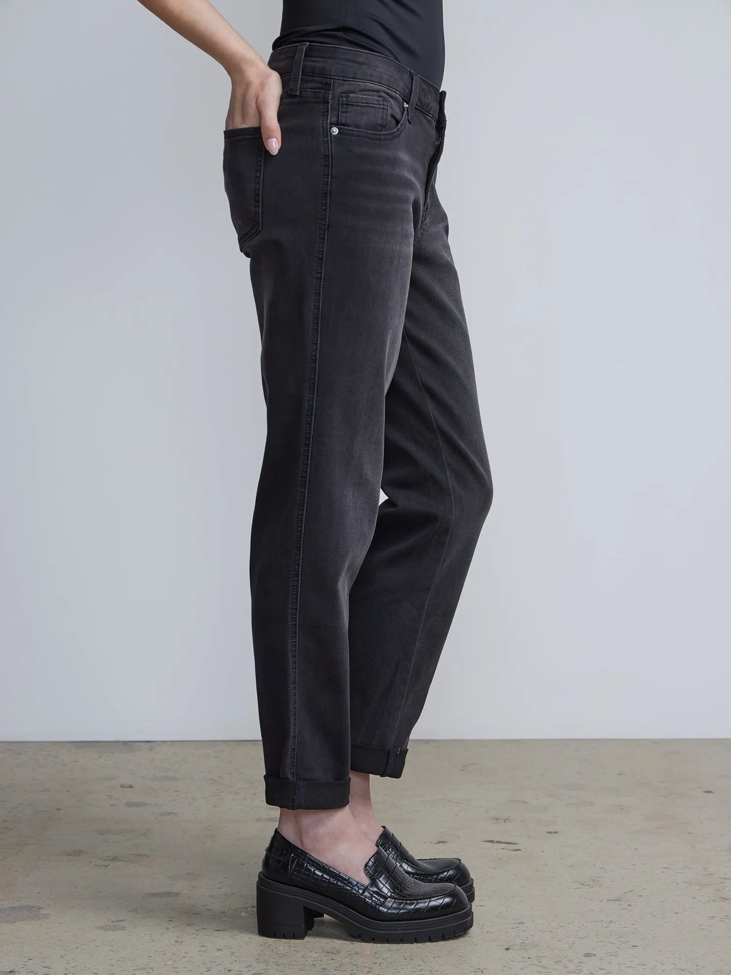 Mid-Rise Slim Boyfriend Jeans - Black