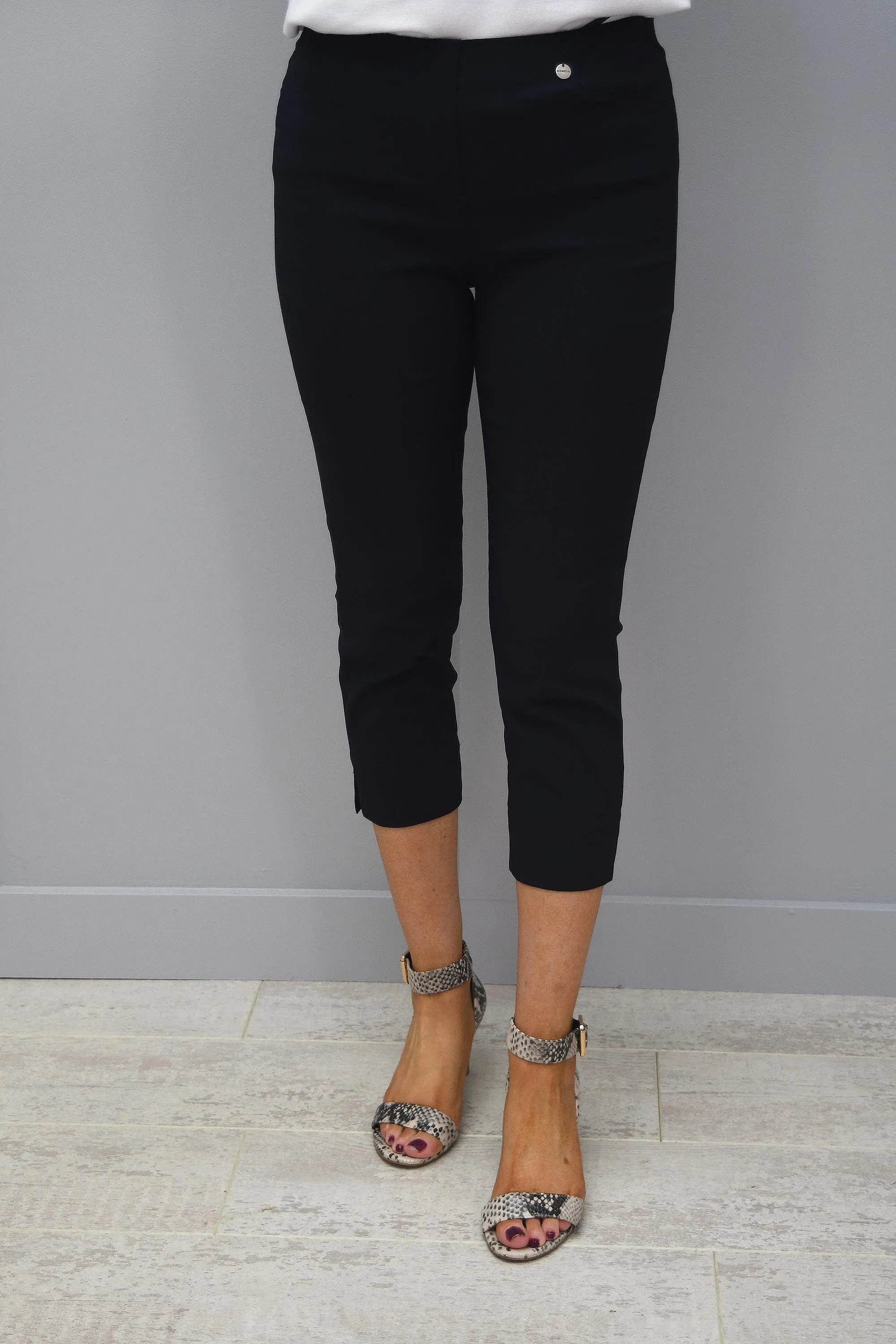 Robell Rose 07 Cropped Trousers Navy 69 - 51636 5499