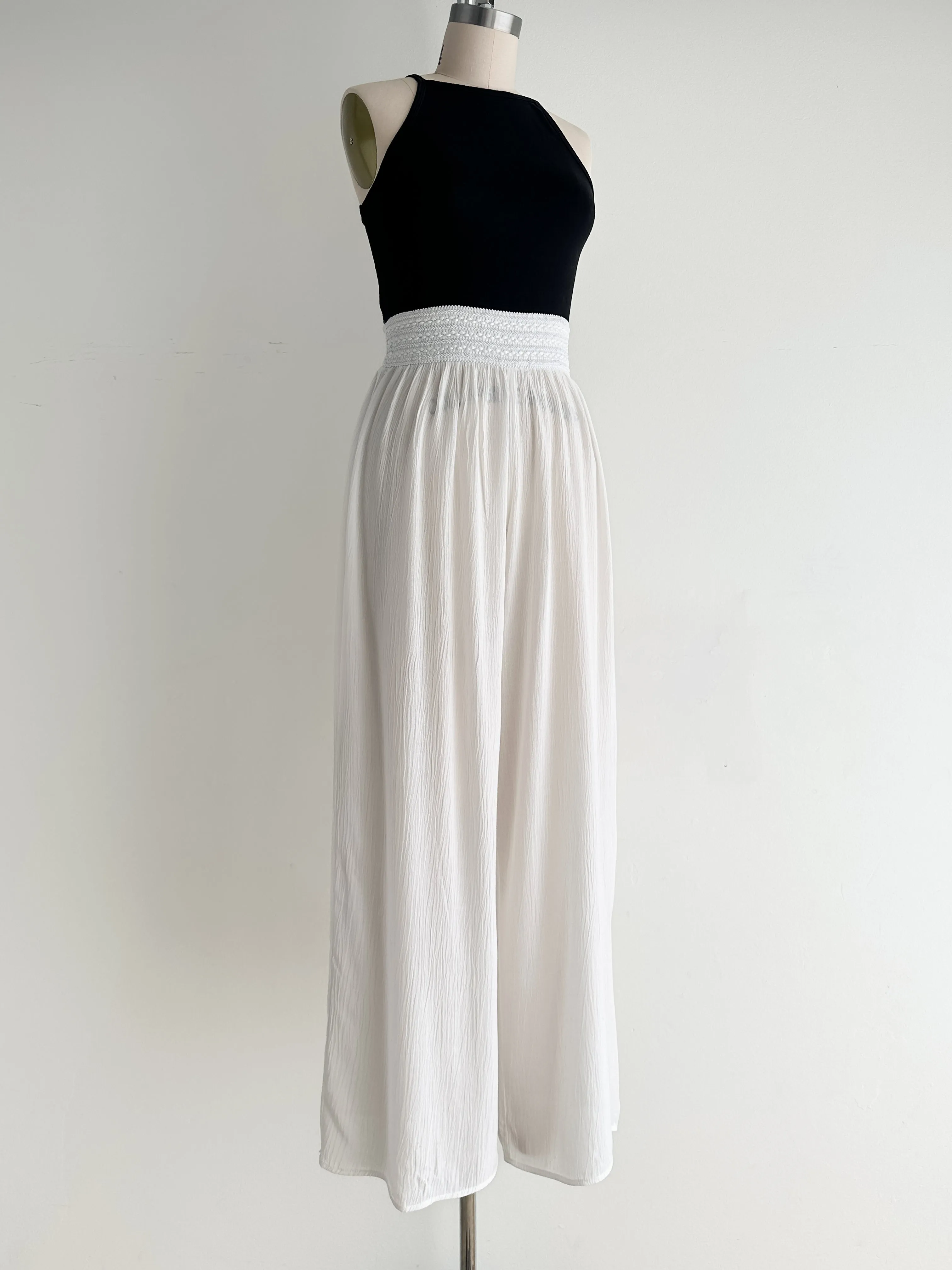 vintage white crepe pants (M)