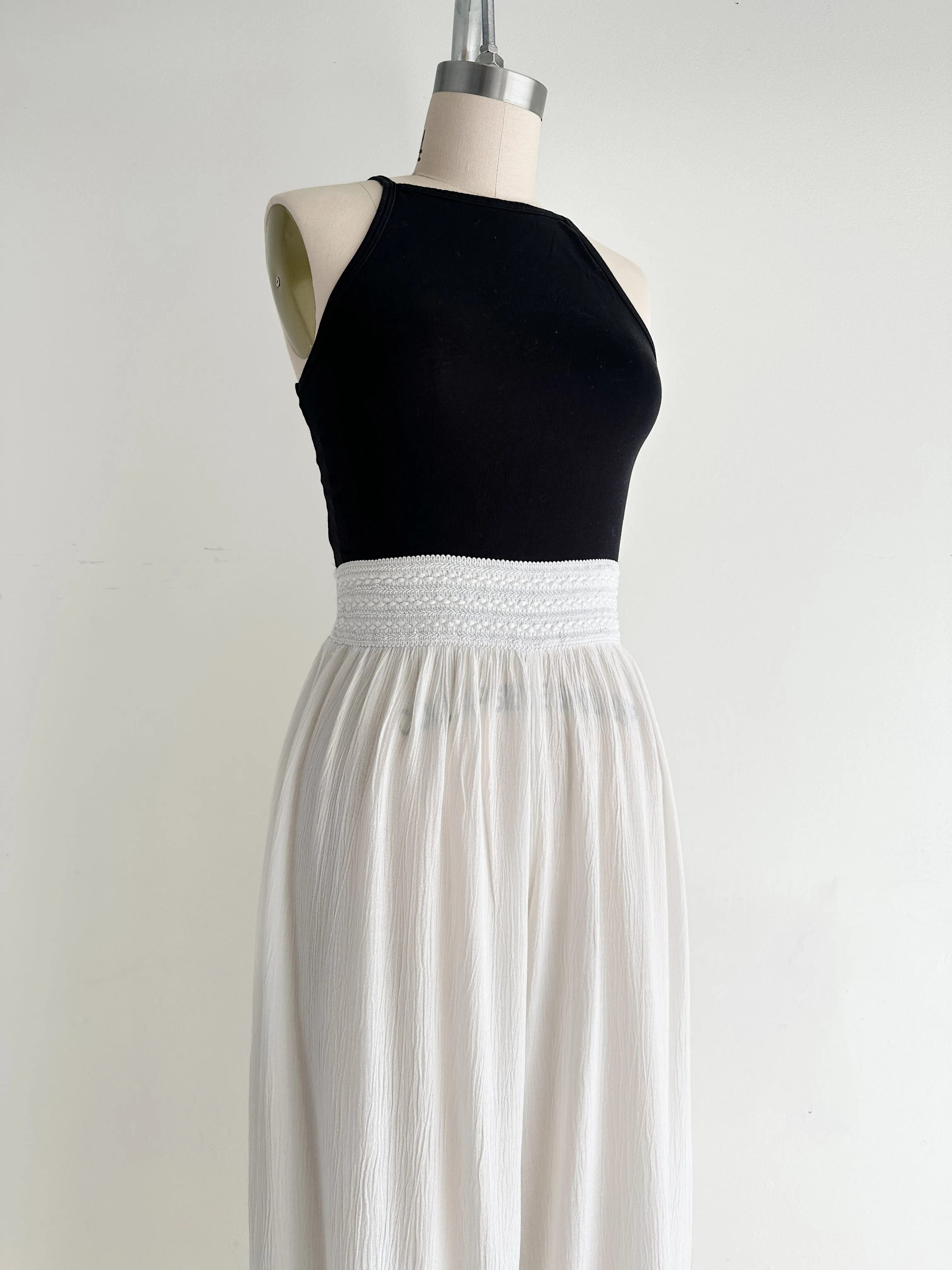 vintage white crepe pants (M)