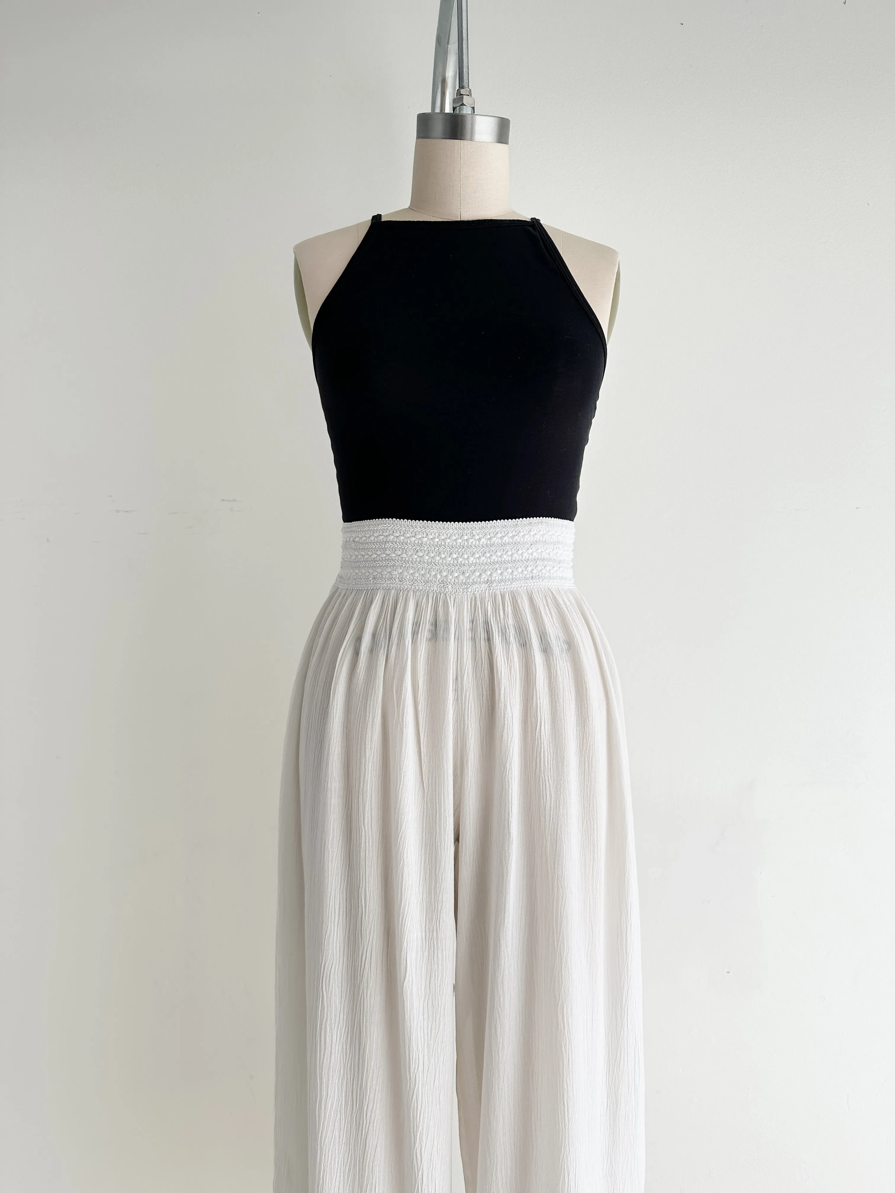 vintage white crepe pants (M)